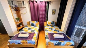 Phòng dành cho gia đình, ban công | Bàn, màn/rèm cản sáng, bàn ủi/dụng cụ ủi quần áo 