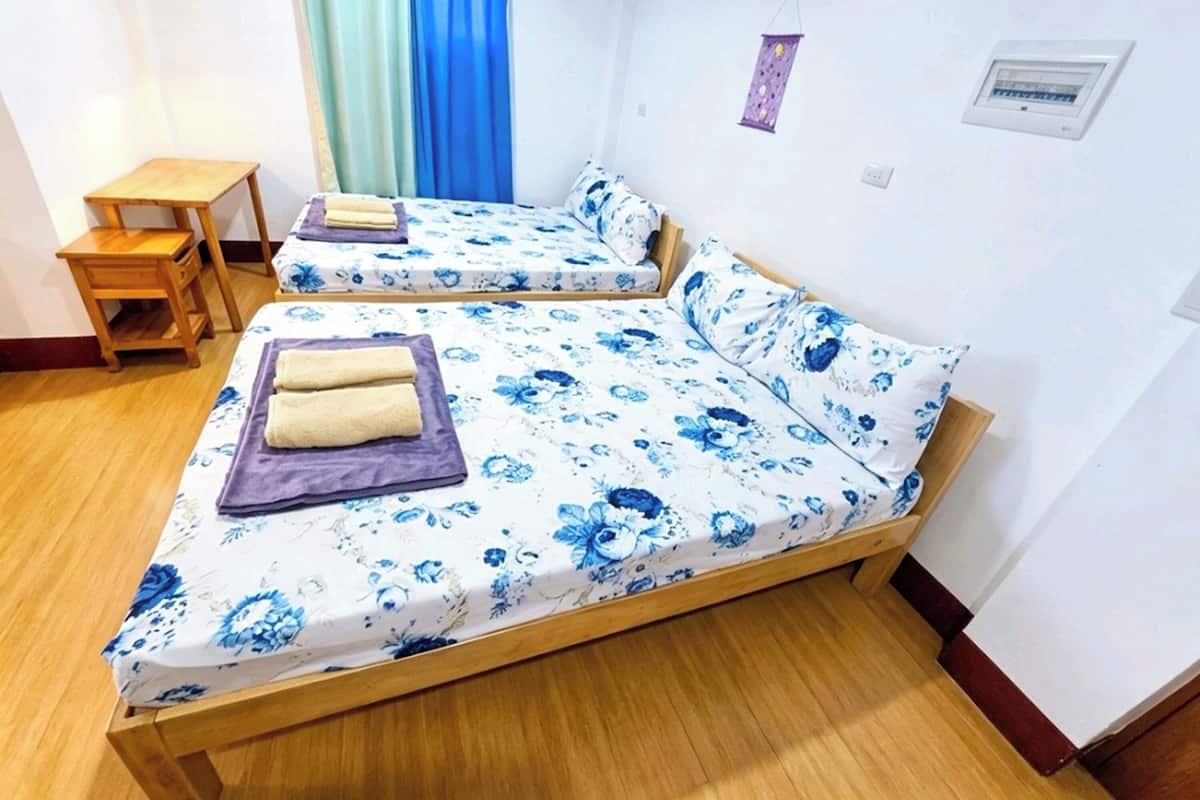 Familienzimmer, Balkon | Schreibtisch, Verdunkelungsvorhänge, Bügeleisen/Bügelbrett