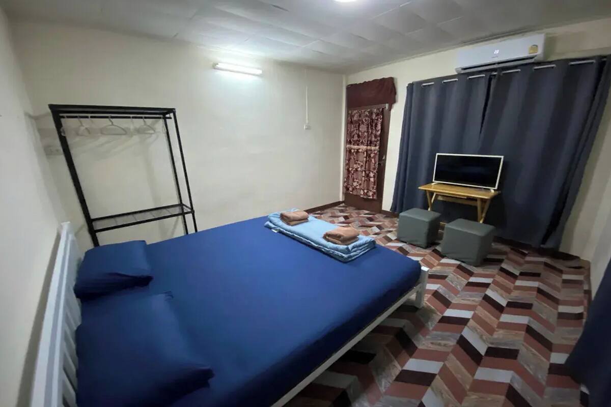 Standardzimmer, 1 King-Bett, Balkon | Schreibtisch, kostenloses WLAN, Bettwäsche