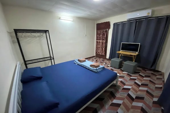 Standardzimmer, 1 King-Bett, Balkon | Schreibtisch, kostenloses WLAN, Bettwäsche