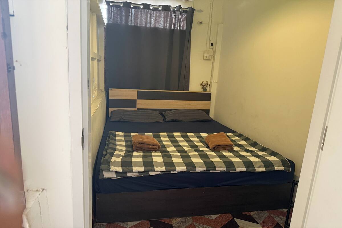 Deluxe-Zimmer, 1 Queen-Bett | Schreibtisch, kostenloses WLAN, Bettwäsche
