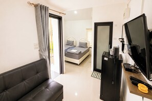 Deluxe Twin Room | Courtyard view