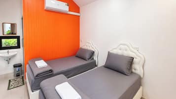 Superior Twin Room | Minibar, desk, WiFi (free), bed sheets