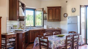 Unclassified image, 3 of 48, button - Hospitality as a Value: ​There are places that keep alive the spirit of those who loved them. (Giardoni)