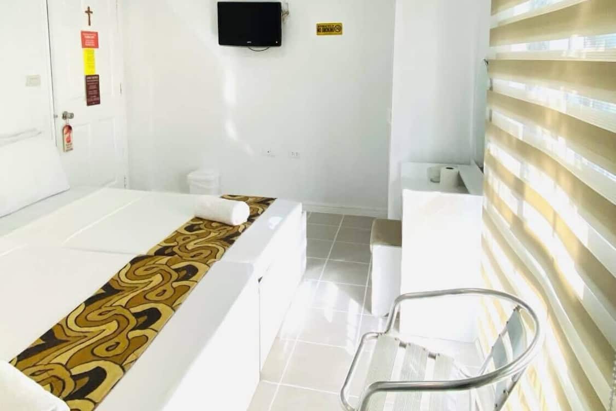 Habitación triple, no fumadores, baño privado | Espacio para trabajar con un portátil y wifi gratis