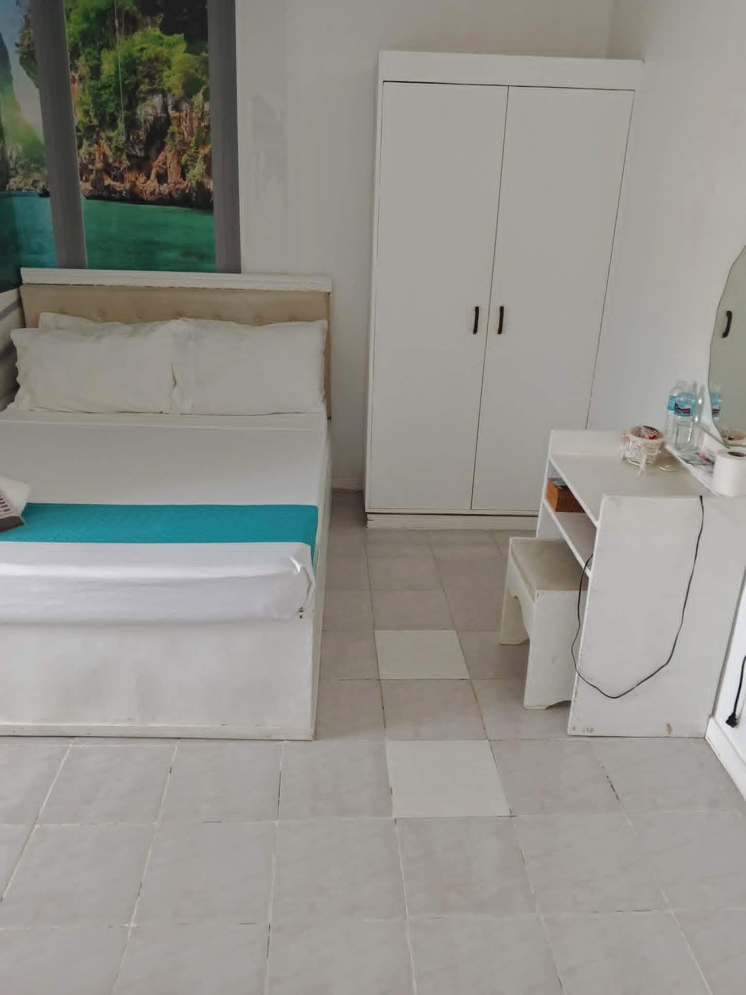 Quadruple Room, Non Smoking, Private Bathroom | Laptop workspace, blackout drapes, rollaway beds (surcharge)