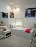 Single Room, Non Smoking, Air conditioning | Laptop workspace, WiFi (free)