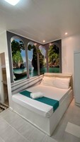 Habitación cuádruple, no fumadores, baño privado | Espacio para trabajar con un portátil y wifi gratis