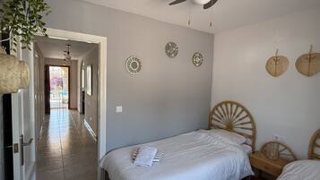 Iron/ironing board, WiFi, bed sheets