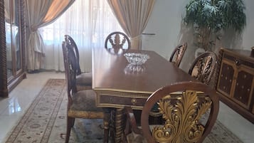 House, 4 Bedrooms, Private Pool | Dining room