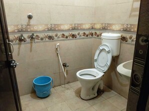 Deluxe Room | Bathroom | Shower - Sandhya Guest House (Varanasi)