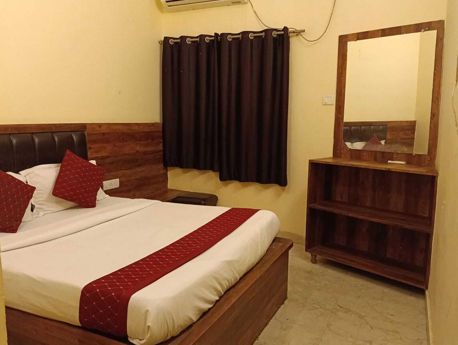 Rollaway beds, bed sheets