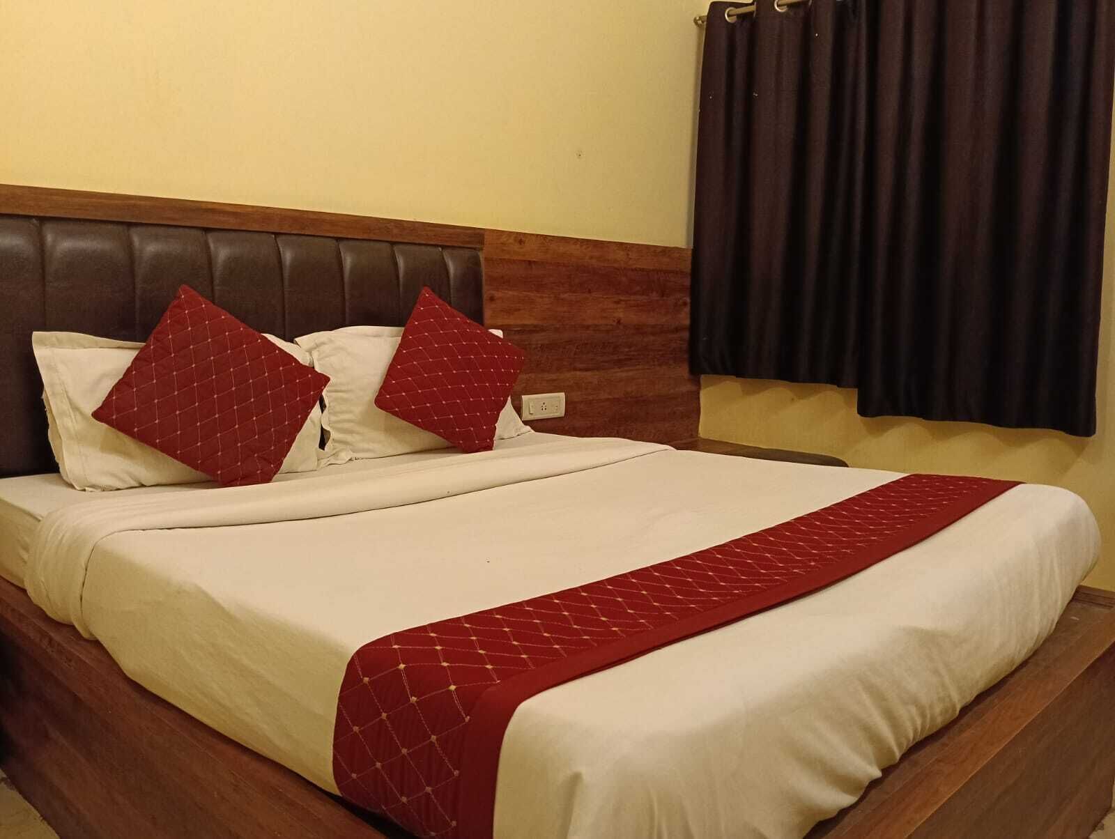 Rollaway beds, bed sheets