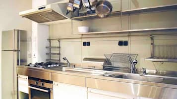 Frigorifero, microonde, forno
