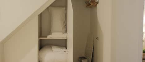 Comfort Studio, Balcony, City View | Desk, soundproofing, iron/ironing board, WiFi (free)