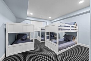 Fer et planche à repasser, lit de bébé portatif, accès au Wi-Fi (inclus)