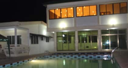 Loreto Palm Villa: 17 en-suite AC rooms with on-site restaurant