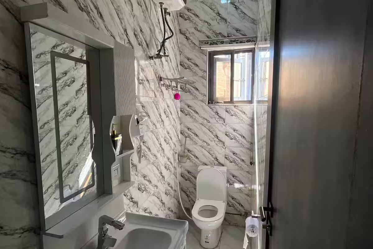 Toallas, jabón, papel de baño 