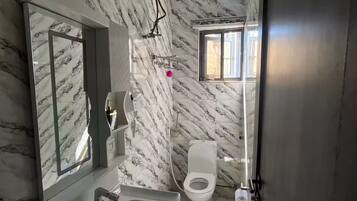 Toallas, jabón, papel de baño