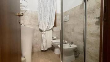 Comfort Double Room | Bathroom