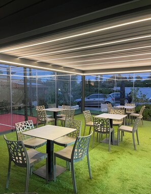 Outdoor dining - LOUNGE PADEL VILLAGE  (Nettuno)