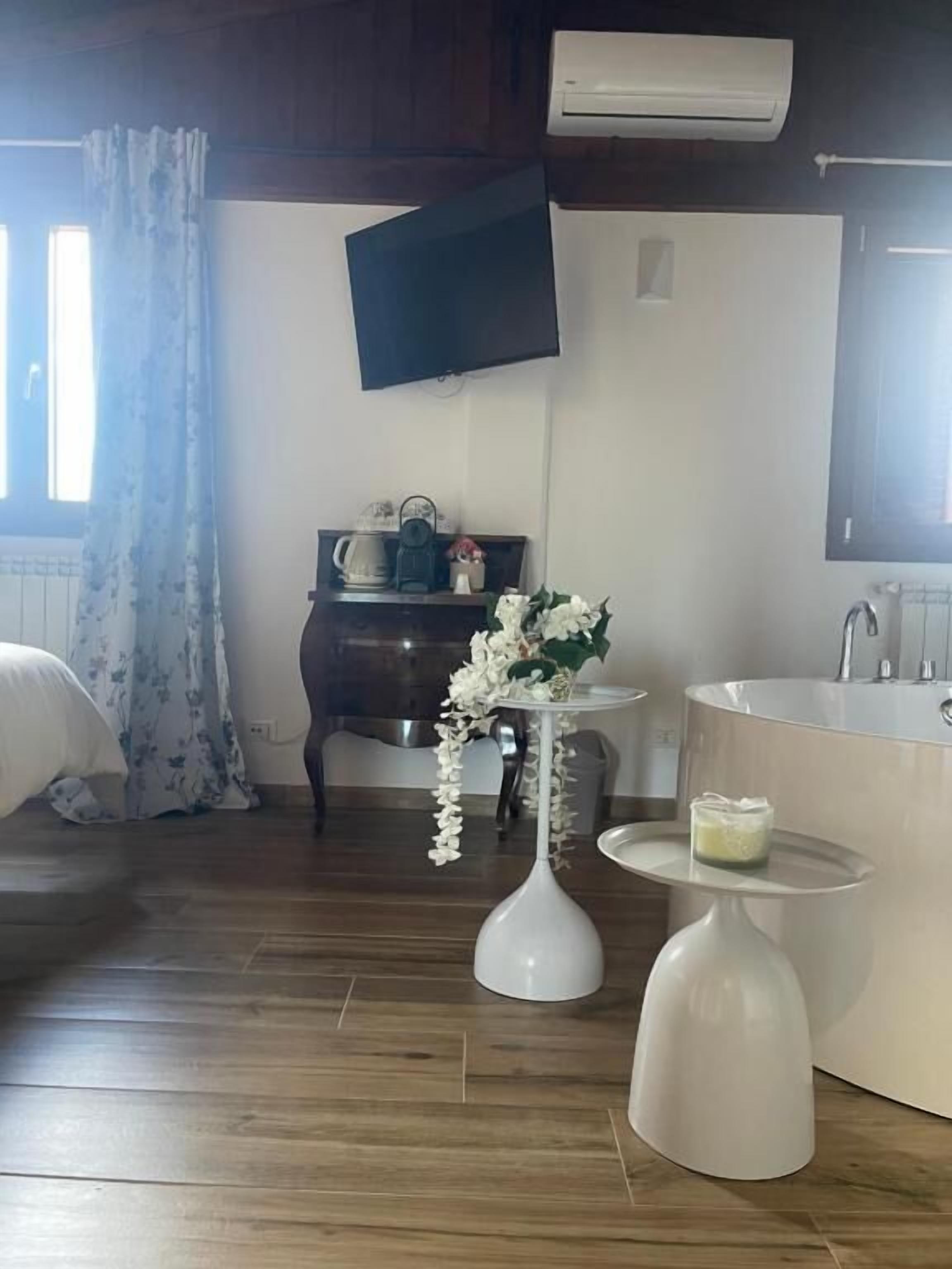 Superior Room | In-room safe, WiFi (free)