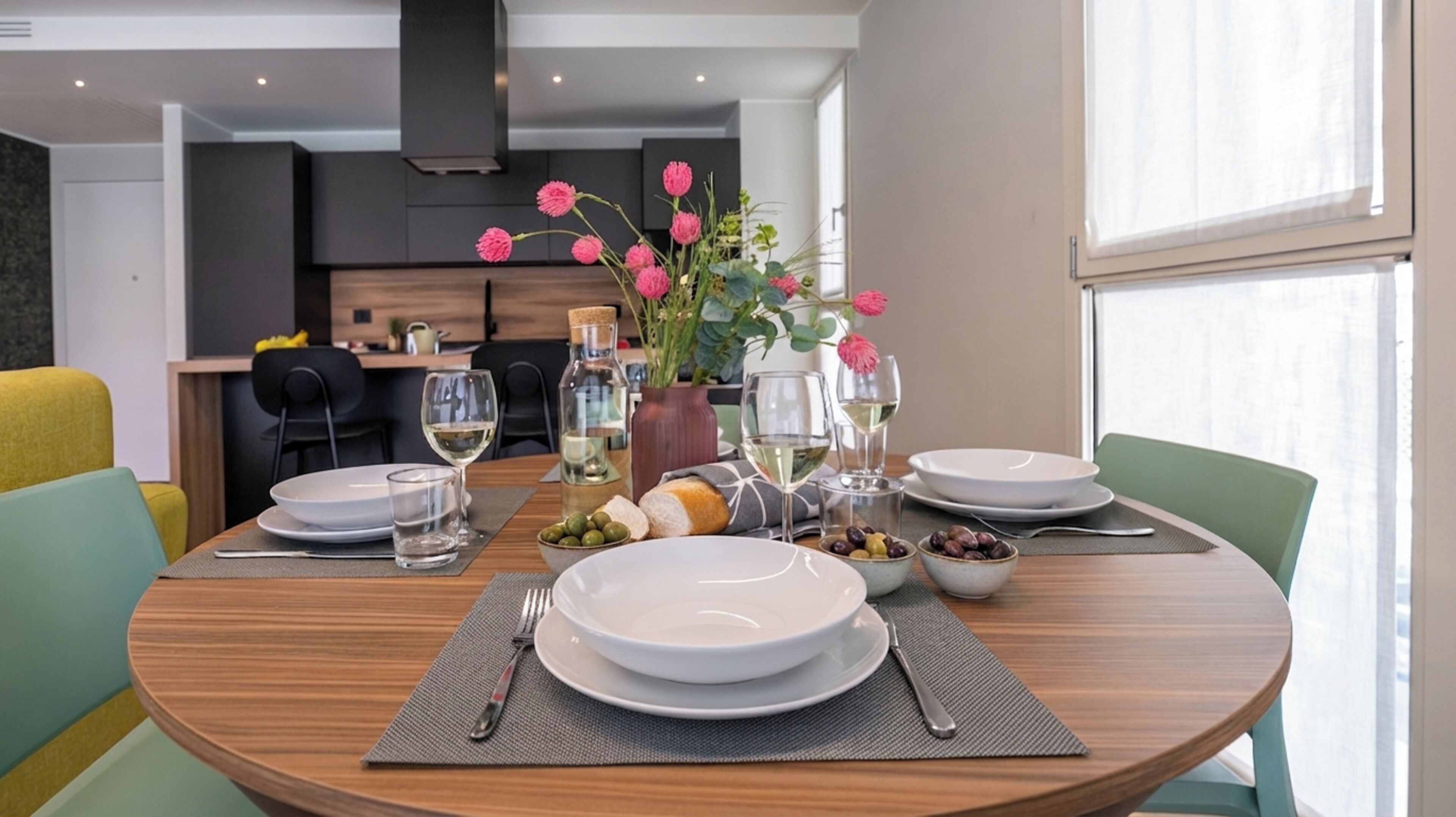 Apartment (1 Bedroom) | Dining room