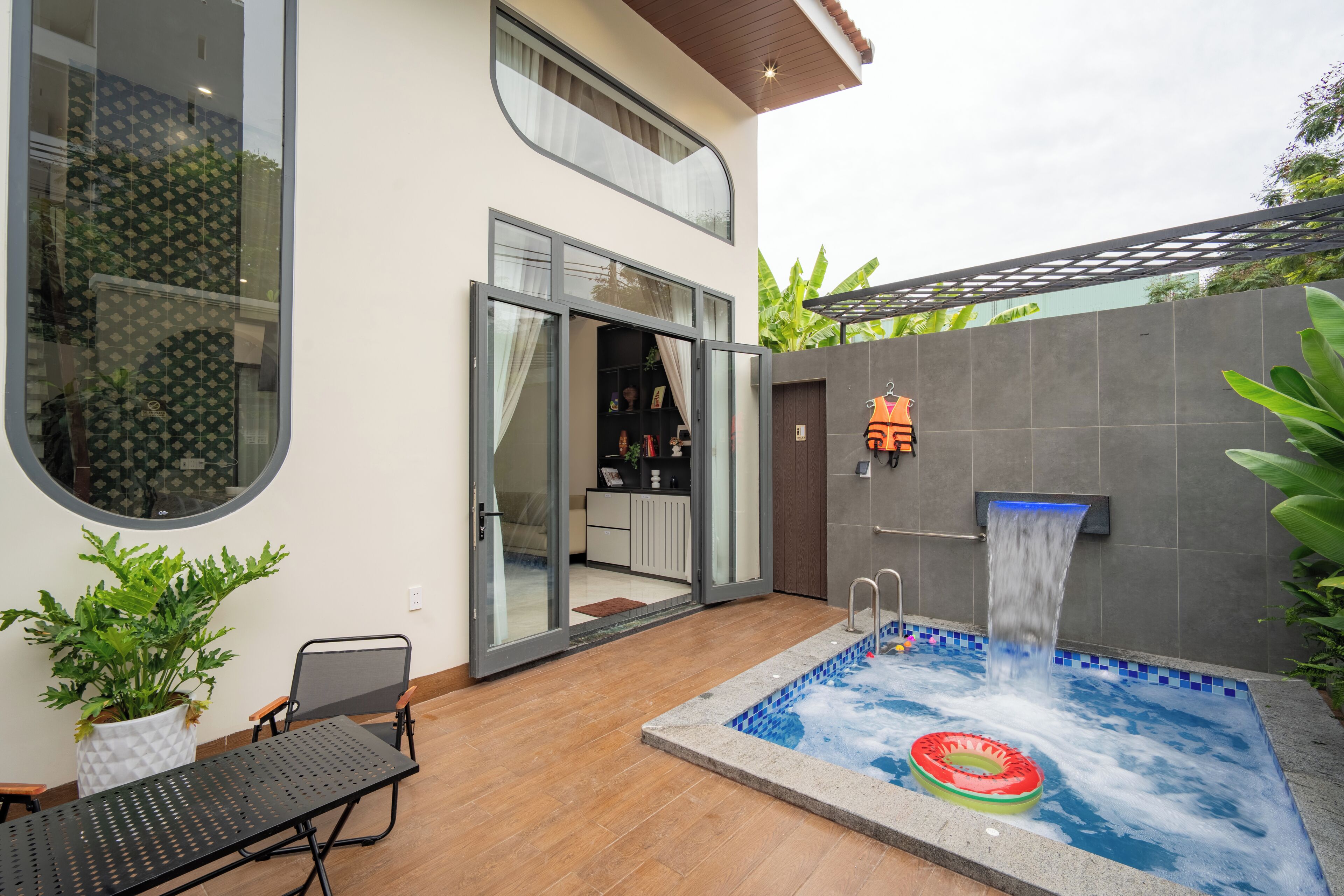 Kolam renang outdoor