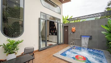 Kolam renang outdoor
