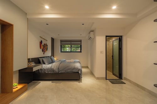 H VILLA 