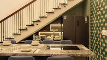 Apartemen Keluarga, pemandangan kota | Tempat makan