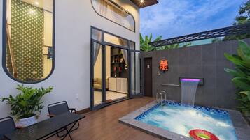 Kolam renang outdoor