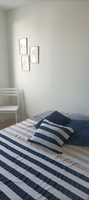 2 Schlafzimmer, Bügeleisen/Bügelbrett