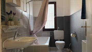 Comfort Apartment | Bathroom