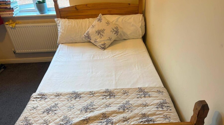 2 Bedroom Sleeps 3 -private Garden -parking