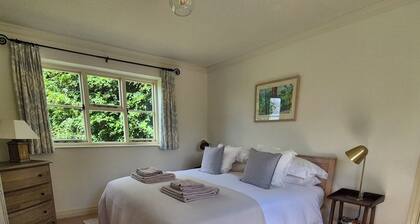 Lilly Hall Hopkiln - Exceptional 3 Bedroom Cottage in Ledbury Herefordshire