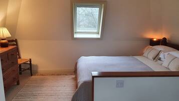3 bedrooms, iron/ironing board, travel cot, WiFi