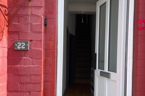 Salford Sanctuary - Spacious 5 Bedroom House