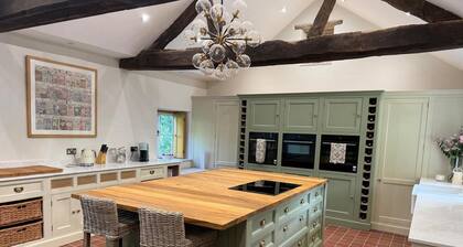 17th Century Farmhouse - Near Silverstone Circuit
