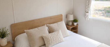 1 bedroom, bed sheets