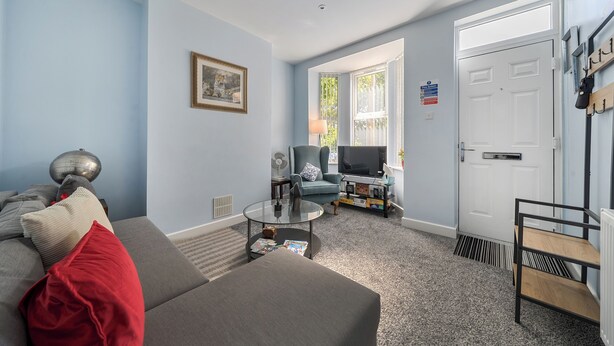Living area - House Sleeps 6 With Patio and Garden (Rugby)