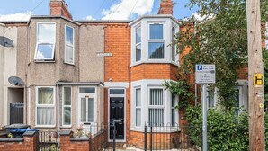 Exterior - House Sleeps 6 With Patio and Garden (Rugby)