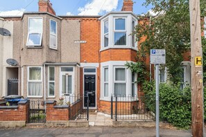 Exterior - House Sleeps 6 With Patio and Garden (Rugby)