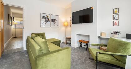 House Sleeps 4 With Parking