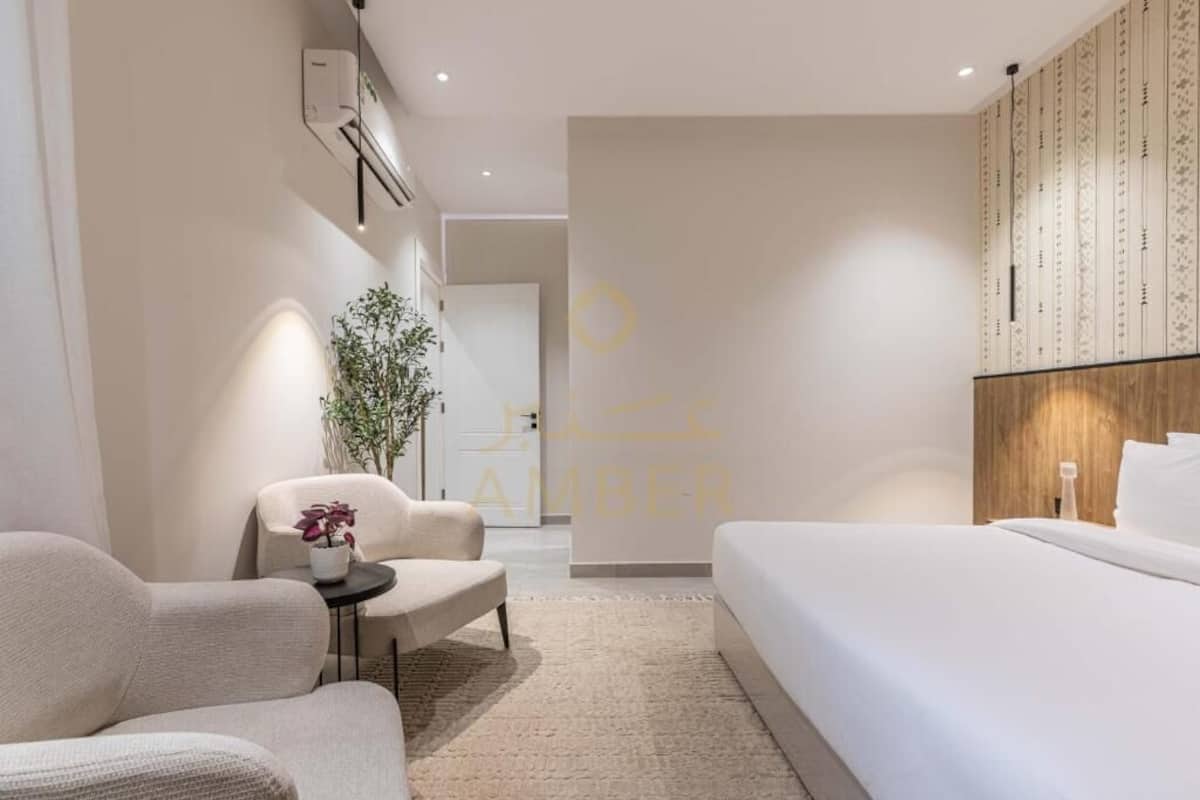 Superior Apartment | Desk, laptop workspace, iron/ironing board, WiFi (free)