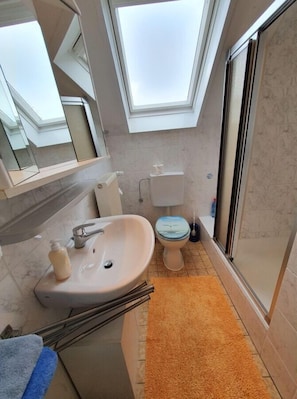 Bathroom - Apartment 3 in the Flechtner Building (Norderney)