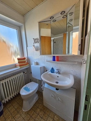 Bathroom - Apartment 1 in the Flechtner Building (Norderney)