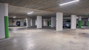 A multi-level parking garage with concrete pillars and a clean, well-lit environment. - 14 Relais du Lac Charme - Italian Homing (Desenzano del Garda)