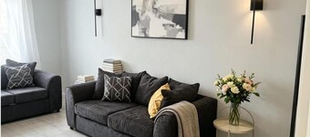 House - Sleeps 6 - Parking