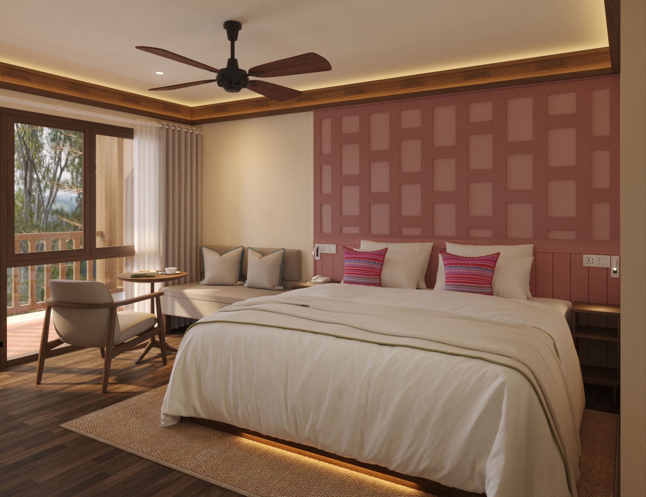 Ein Hotelzimmer mit einem großen Bett, einem Schreibtisch und einem Stuhl. Es gibt ein Fenster mit Vorhängen, einen Deckenventilator und einen Holzboden.